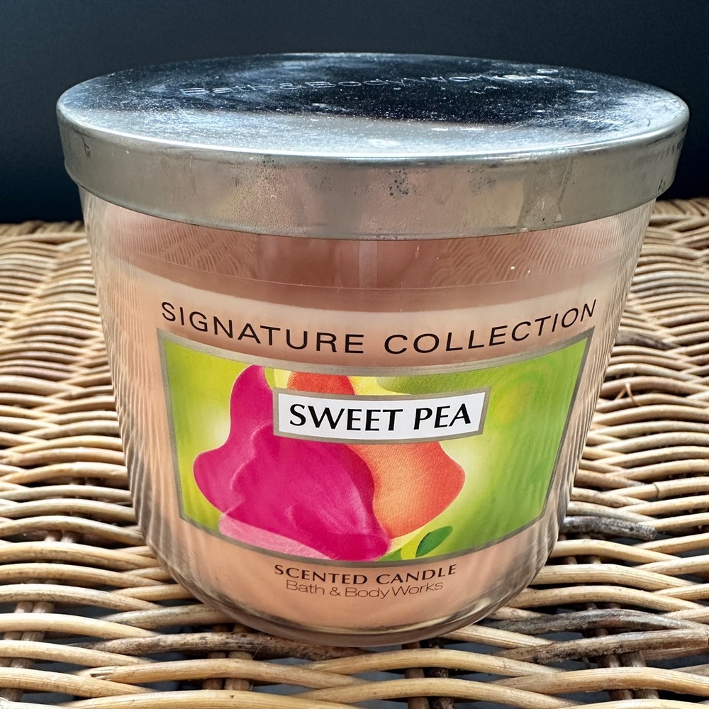 Bath & Body Works Sweet Pea Scented Candle